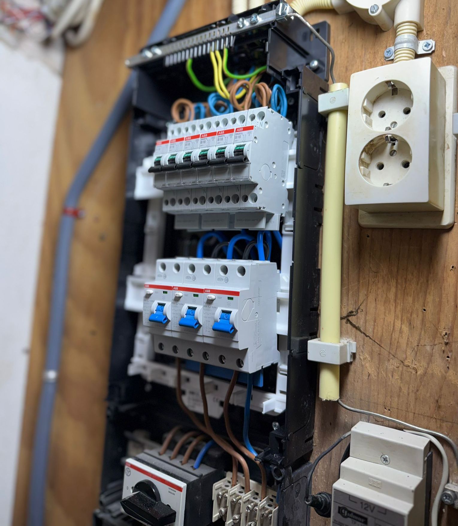 Nieuwe meterkast met groepenkast geïnstalleerd door Electrisfy