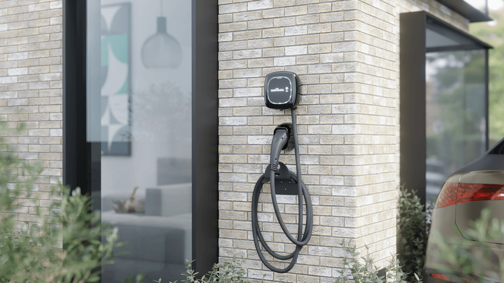 Scherp en netjes belicht voorbeeld van Laadpalen & zonnepanelen